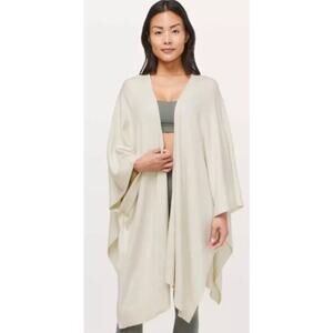 Lululemon Free To Coast Wrap Heathered cream/grey one size